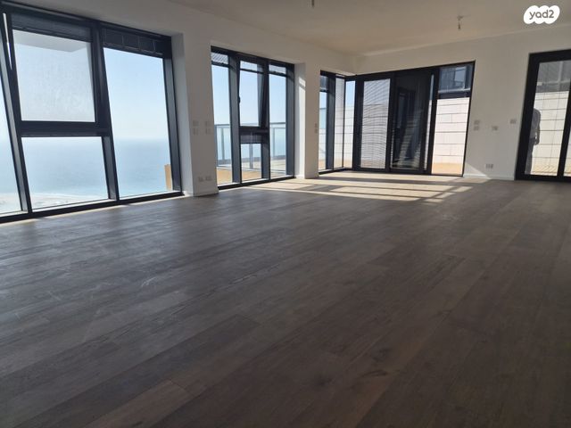 דירה, אריק איינשטיין, דרום חדש, פארק הים, בת ים