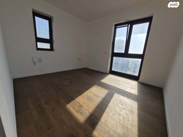 דירה, אריק איינשטיין, דרום חדש, פארק הים, בת ים