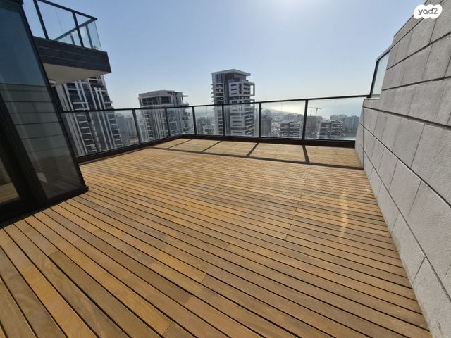 דירה, אריק איינשטיין, דרום חדש, פארק הים, בת ים