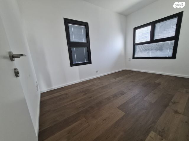 דירה, אריק איינשטיין, דרום חדש, פארק הים, בת ים