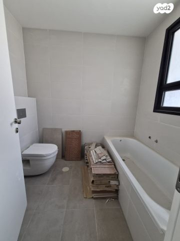 דירה, אריק איינשטיין, דרום חדש, פארק הים, בת ים