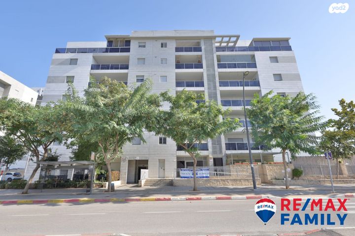 דירת גן, נעמי שמר 2, נאות אפק, אפקה, קרית ביאליק