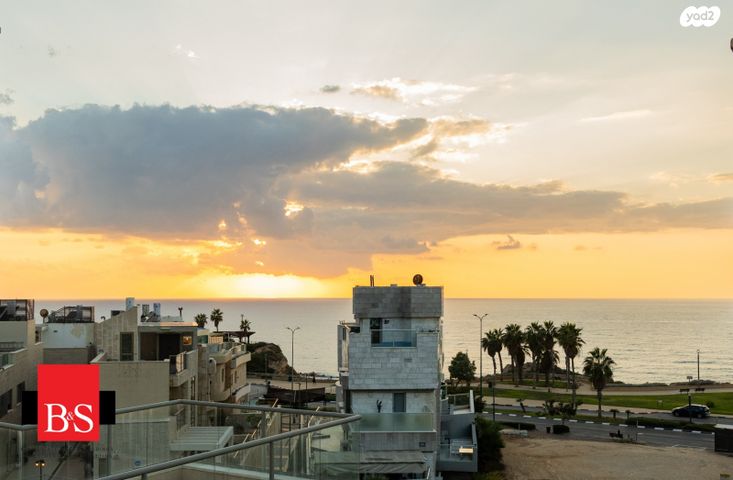 בית פרטי/ קוטג', פייר קניג 54, נוף הטיילת, נתניה