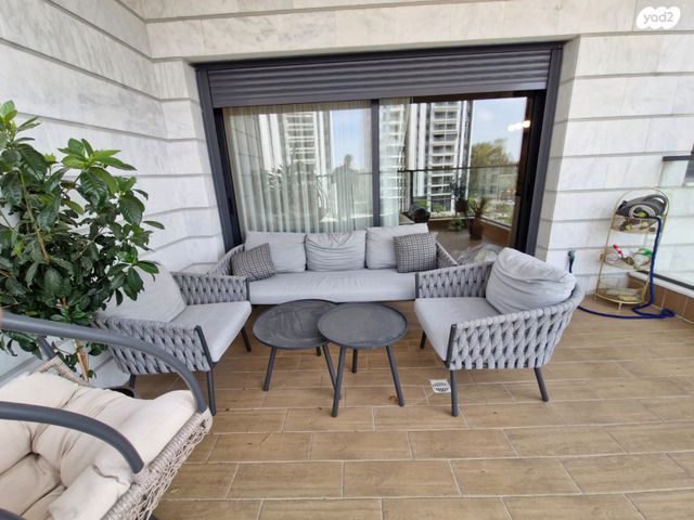 דירה, יעקב תמרי, חצרות המושבה, רחובות