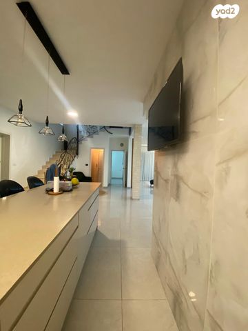 בית פרטי/ קוטג', בת הדר