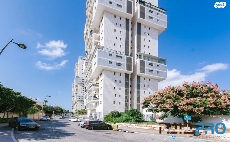 דירה, שלמה אלירז, רמב"ם, ראשון לציון