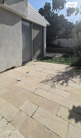 דו משפחתי, שערי תקווה