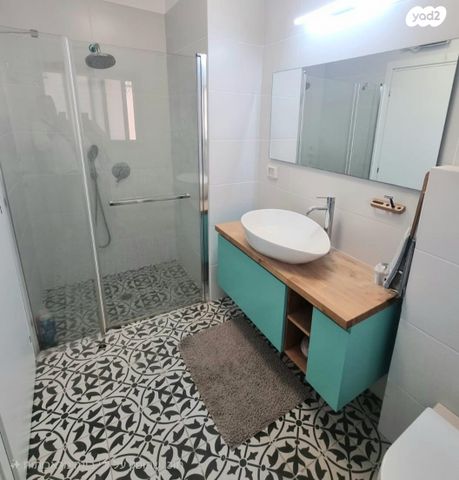 דו משפחתי, שערי תקווה