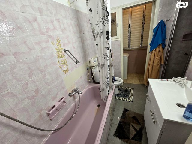 דירה, החפץ חיים, רמב"ם, ראשון לציון