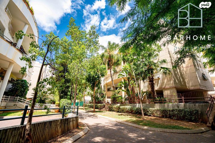 דירה, זלמן שניאור, הרצליה