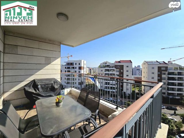 דירה, אהוד מנור, נווה זמר, רעננה