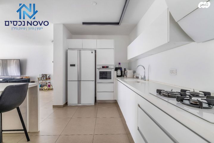 דירה, ש"י עגנון, יבנה