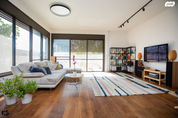 דו משפחתי, רמת אמיר, קדימה צורן