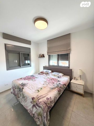 דירה, דוכיפת, סנסן, צור הדסה