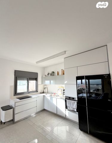 דירה, דוכיפת, סנסן, צור הדסה