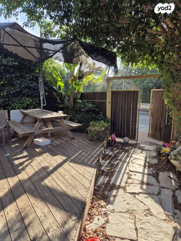 דו משפחתי, משעול האלה, קציר