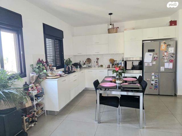 דירה, בתיה מקוב, רחובות