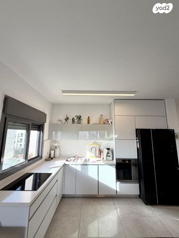 דירה, דוכיפת, סנסן, צור הדסה