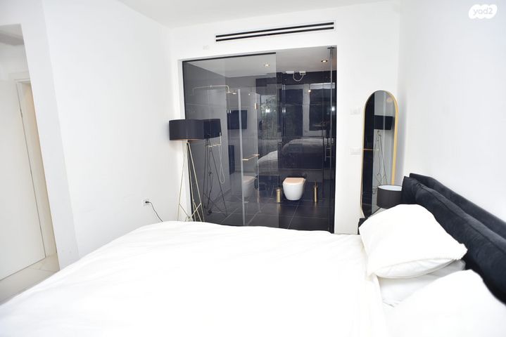 דירת גן, ארבע אמהות, גדרה