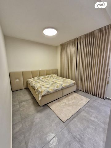 דירה, יעקב תמרי, חצרות המושבה, רחובות