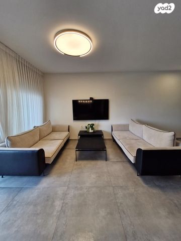 דירה, יעקב תמרי, חצרות המושבה, רחובות