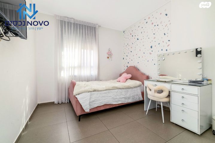 דירה, ש"י עגנון, יבנה