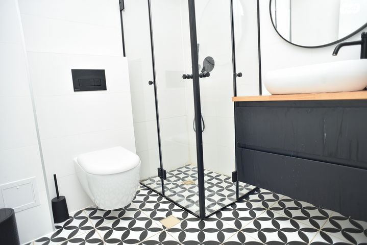 דירת גן, ארבע אמהות, גדרה