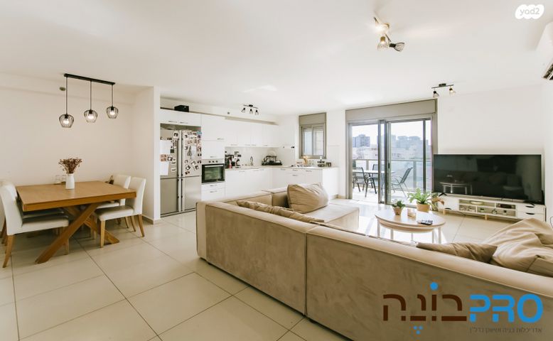 דירה, שלמה אלירז, רמב"ם, ראשון לציון