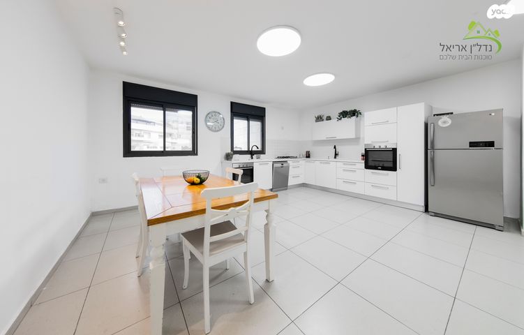 גג/ פנטהאוז, הערבה, אריאל