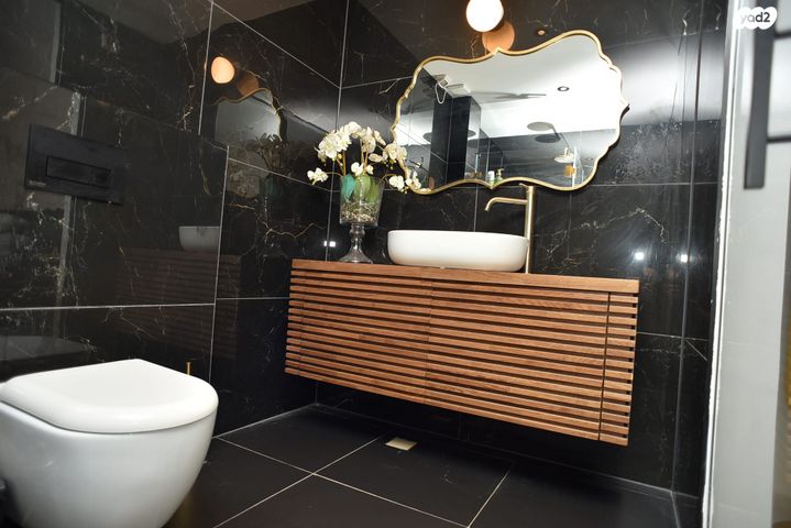 דירת גן, ארבע אמהות, גדרה