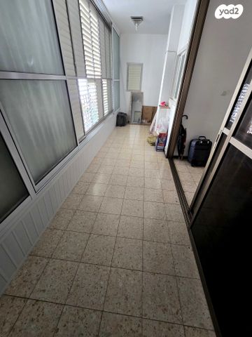 דירה, החפץ חיים, רמב"ם, ראשון לציון