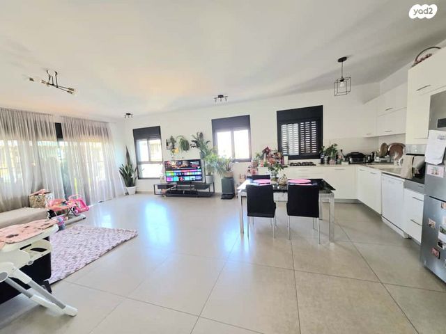 דירה, בתיה מקוב, רחובות