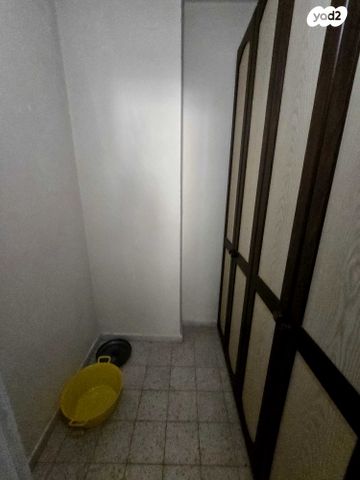 דירה, החפץ חיים, רמב"ם, ראשון לציון