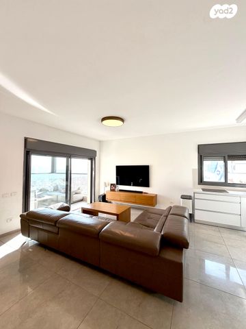 דירה, דוכיפת, סנסן, צור הדסה