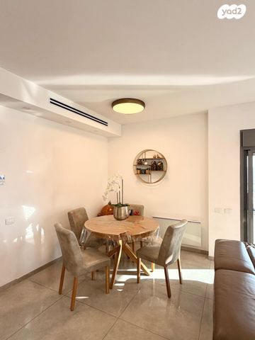 דירה, דוכיפת, סנסן, צור הדסה