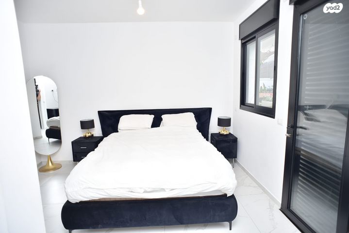 דירת גן, ארבע אמהות, גדרה