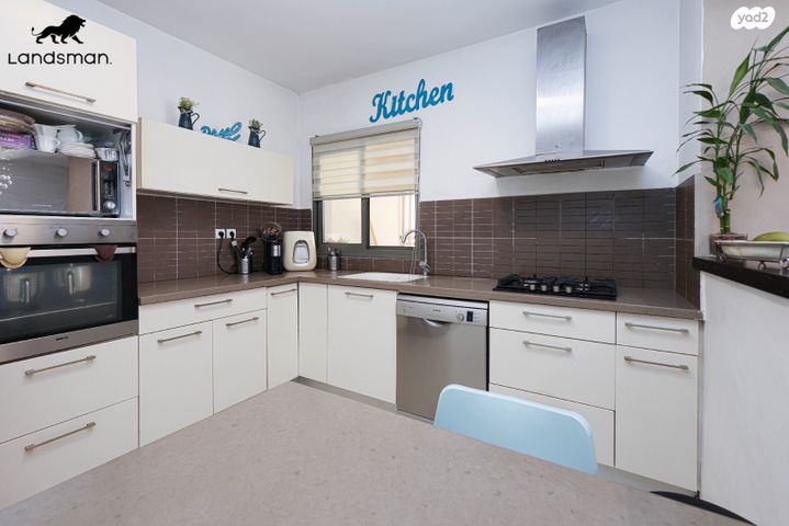 דירה, הגולן 9, קרית השרון, נתניה