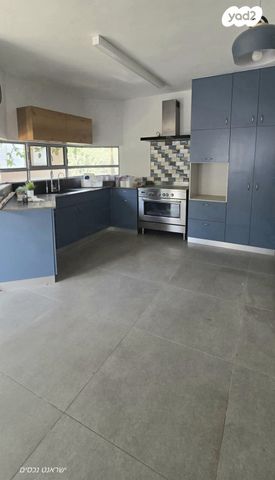 דו משפחתי, שערי תקווה