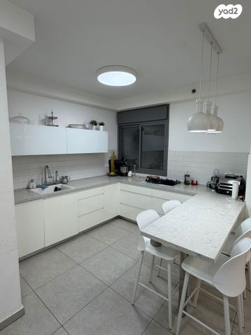 דירה, ז'בוטינסקי 1, יצחק שדה, אזור