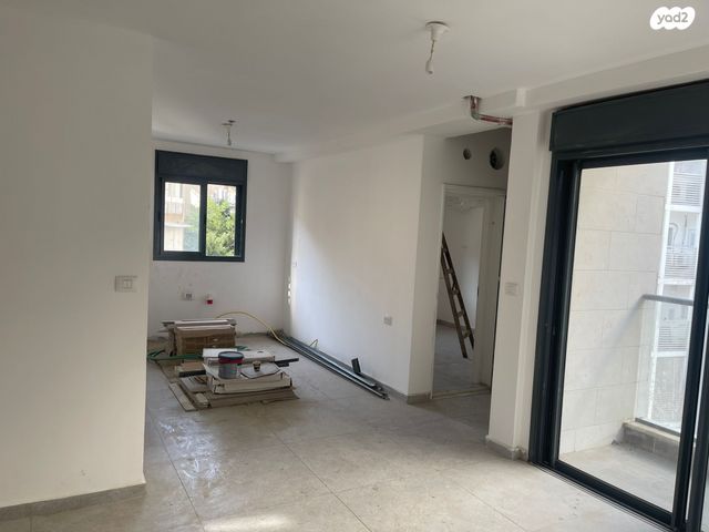 דירה, מניה שוחט, רמז, מערב ותיק, ראשון לציון