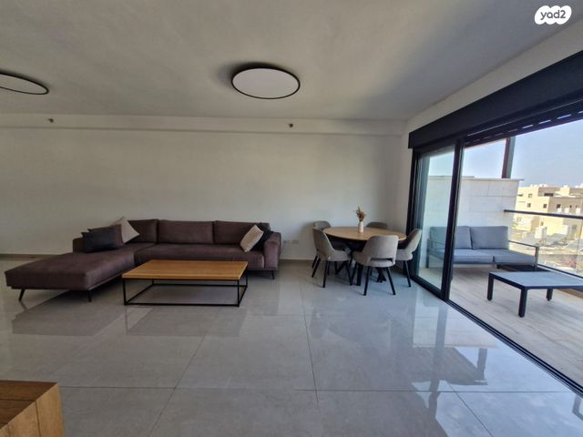 רמז, מערב ותיק