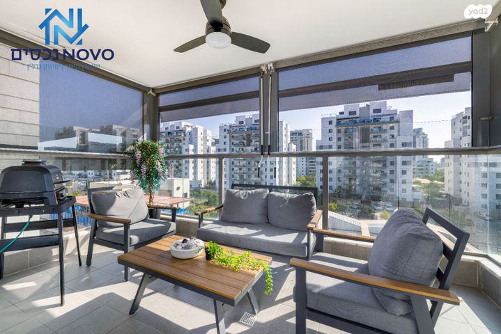 דירה, ש"י עגנון, יבנה