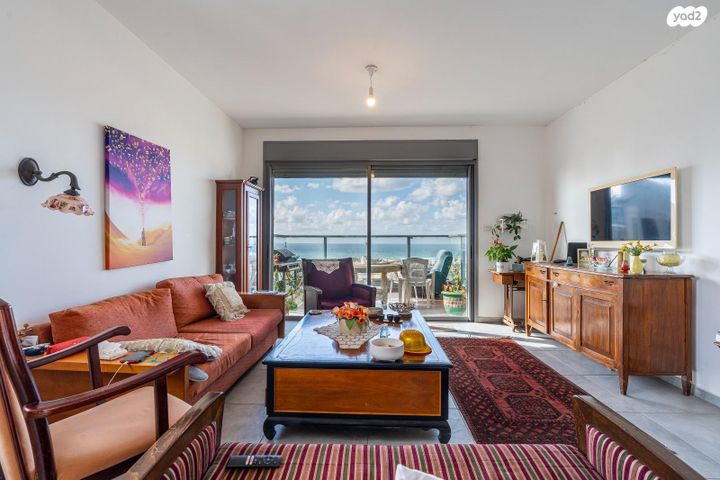 דירה, אדני פז, חדרה