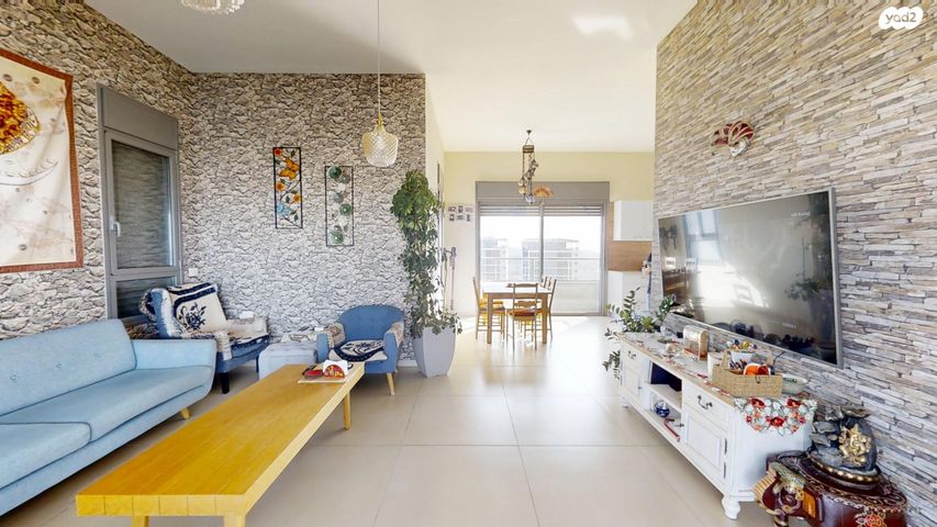 גג/ פנטהאוז, מודיעין מכבים רעות