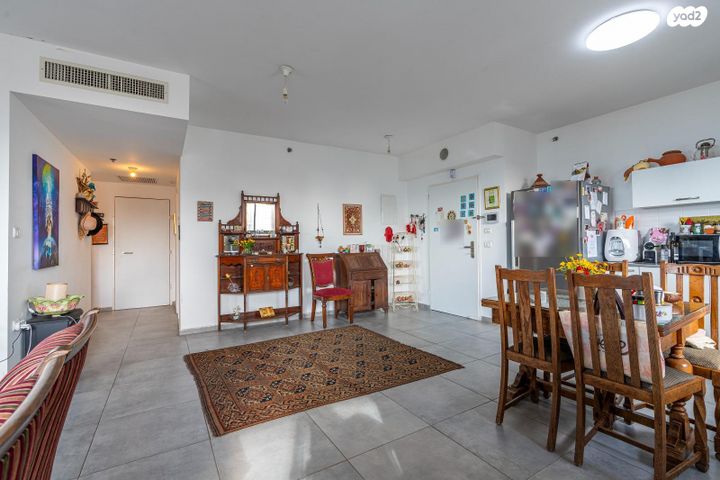 דירה, אדני פז, חדרה