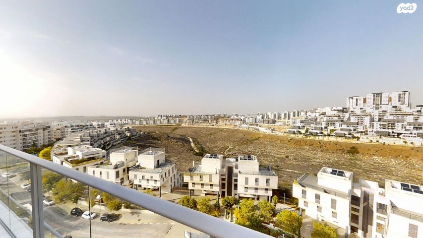 גג/ פנטהאוז, מודיעין מכבים רעות