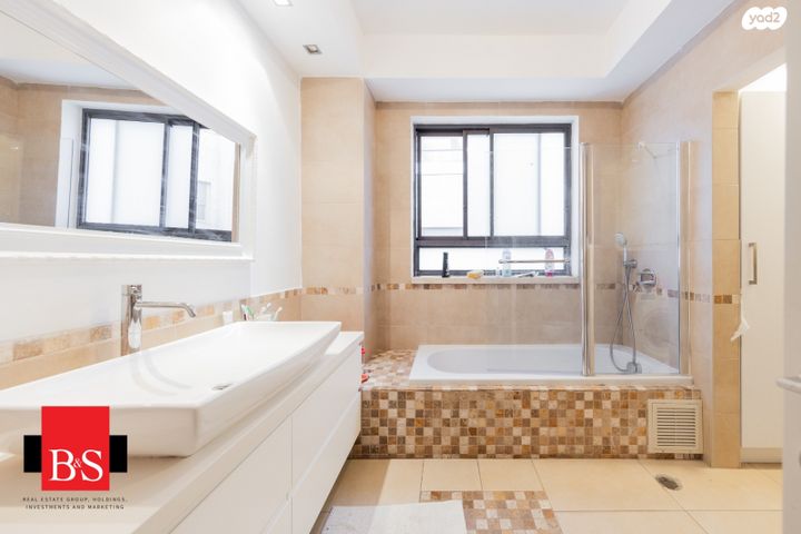 בית פרטי/ קוטג', פייר קניג 54, נוף הטיילת, נתניה