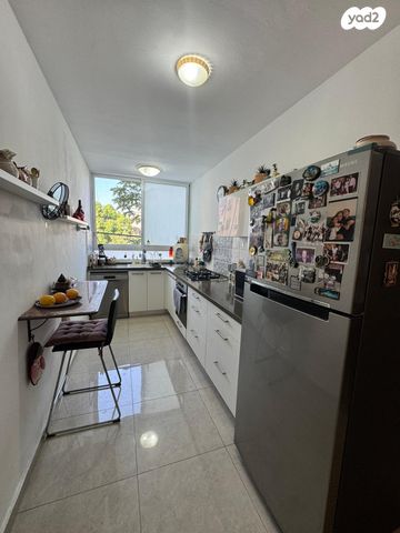 דירה, עזרא, ג' / מרכז מזרח העיר, רחובות