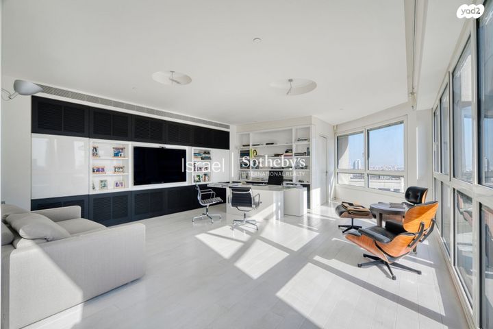 דירה, ניסים אלוני, צמרות איילון, פארק צמרת, תל אביב יפו