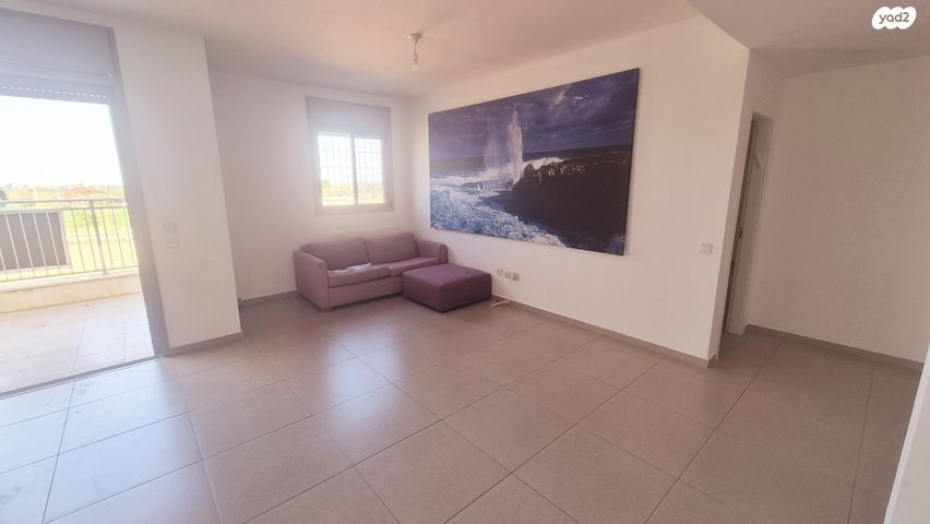 דירה, יהודה עמיחי, נווה זמר, רעננה